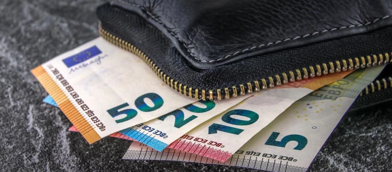 Ποιοι θα επωφεληθούν από τη νέα αύξηση του κατώτατου μισθού; - Τα ποσά που θα πάρουν